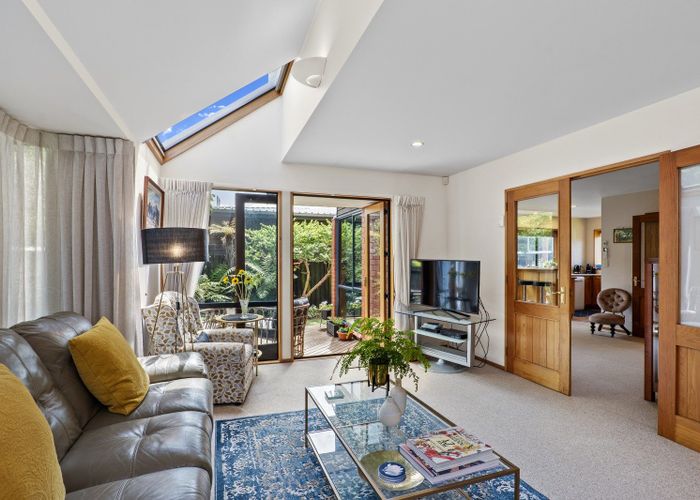  at 2/180 Main Road, Redcliffs, Christchurch City, Canterbury