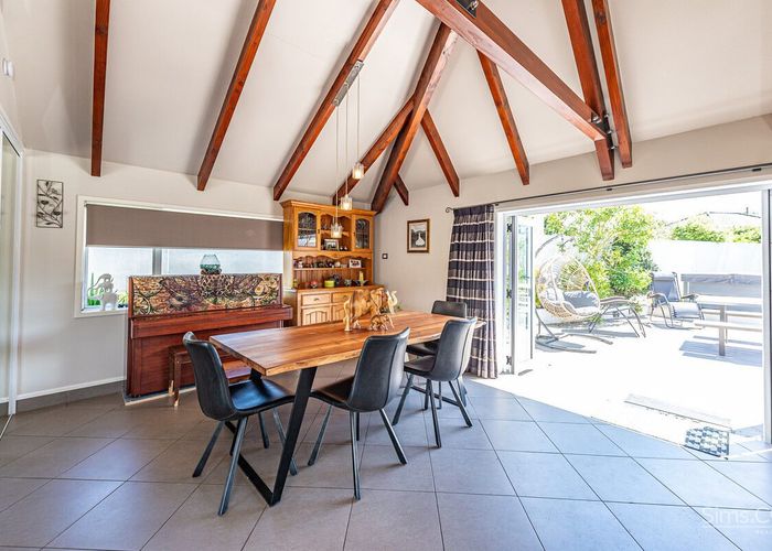 at 2 Burtts Road, Durie Hill, Whanganui