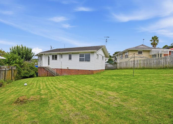  at 7 Verena Place, Green Bay, Waitakere City, Auckland