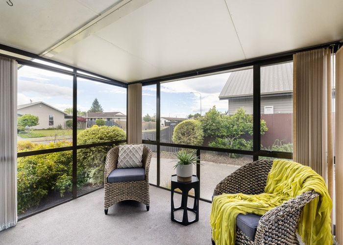  at 2/2 Burnridge Place, Belfast, Christchurch City, Canterbury
