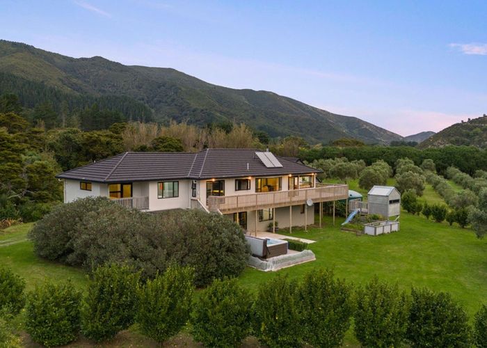  at 1276 Coast Road, Wainuiomata, Lower Hutt, Wellington