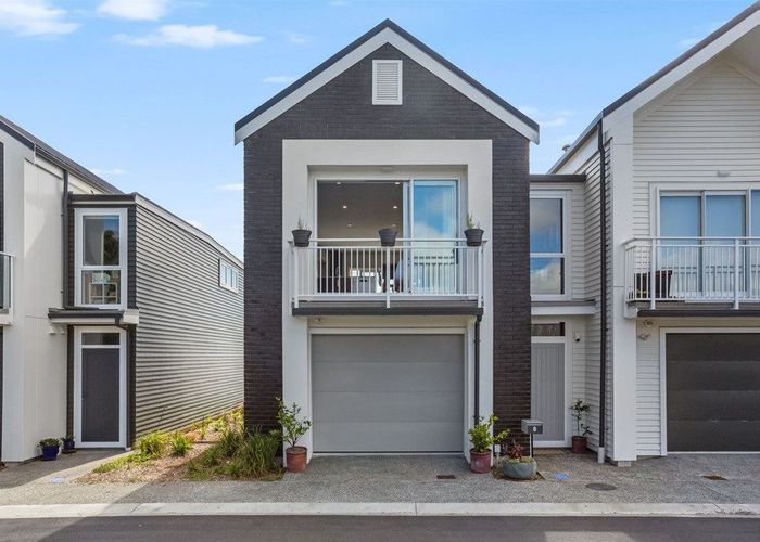 at 8 Kopua Place, Whitby, Porirua