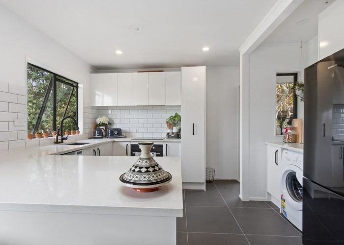  at 3A John Webster place, Glen Eden, Waitakere City, Auckland