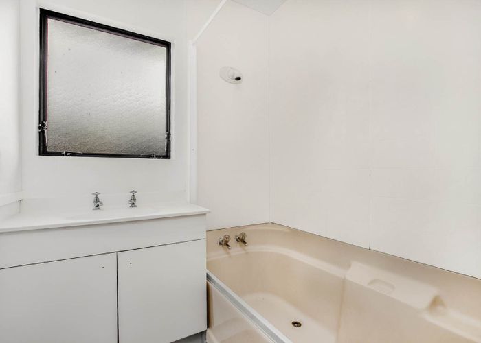  at 2/30 Gloucester Road, Manurewa, Manukau City, Auckland