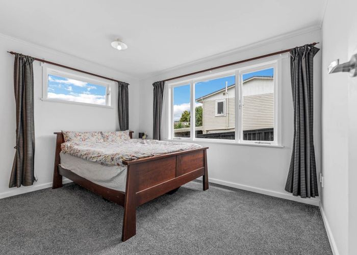  at 1/962 East Coast Road, Torbay, North Shore City, Auckland