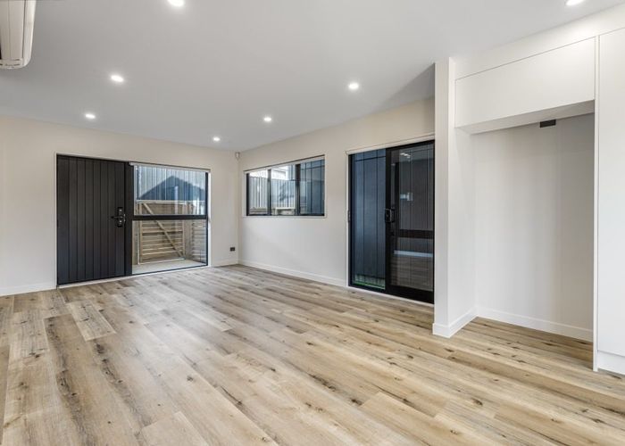  at 98E Royal Road, Massey, Waitakere City, Auckland