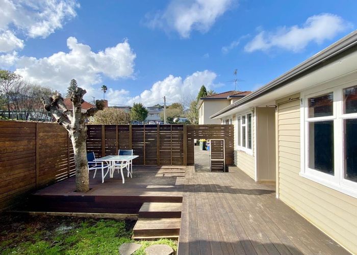  at 2/8 Belmont Terrace, Milford, Auckland