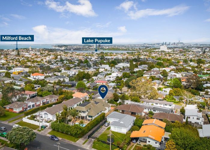  at 2/12 Richards Avenue, Forrest Hill, Auckland
