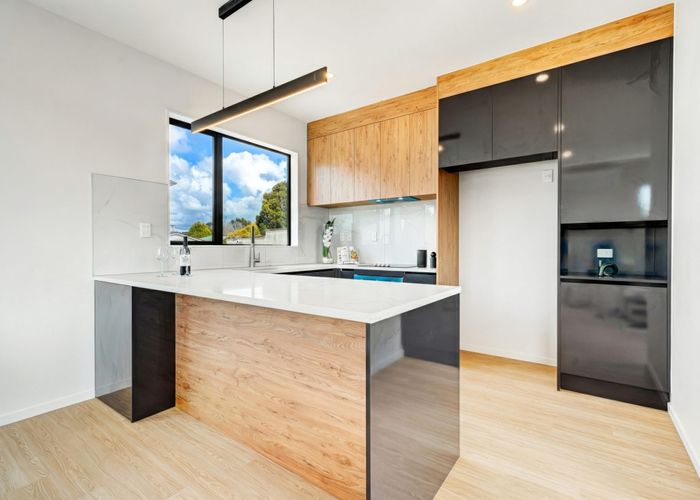  at 2/16 Binsted Road, New Lynn, Waitakere City, Auckland