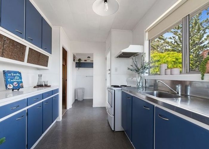  at 4 Lavery Place, Sunnynook, North Shore City, Auckland