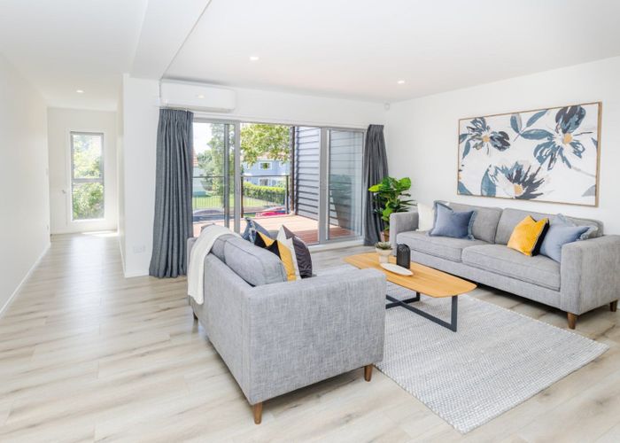  at 2/14 Hammond Street, Hamilton Central, Hamilton