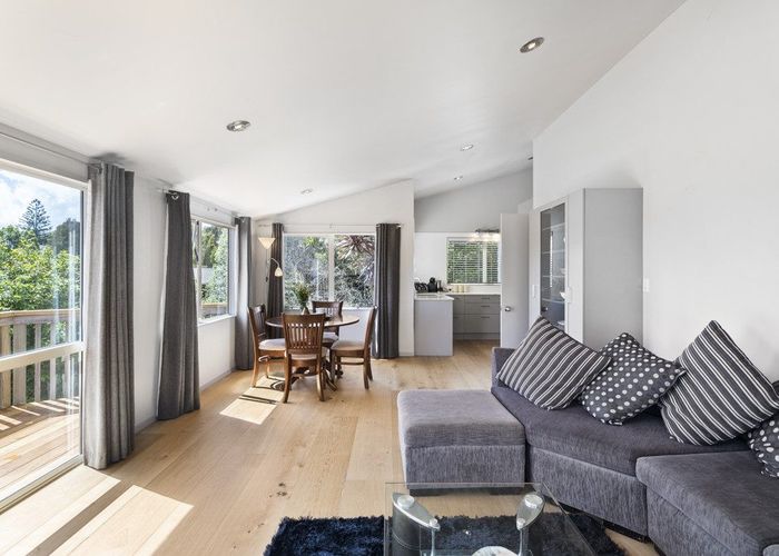  at 2/28A Tamahere Drive, Glenfield, Auckland