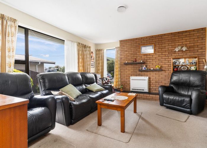  at 33 Martbern Crescent, Bishopdale, Christchurch City, Canterbury
