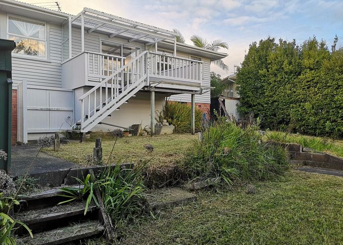  at 16 Madison Place, Forrest Hill, Auckland