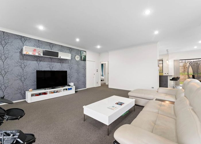  at 18 Midhurst Avenue, Henderson, Auckland