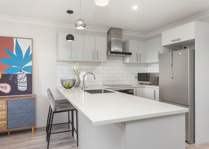  at 2/70 Taikata Road, Te Atatū Peninsula, Auckland