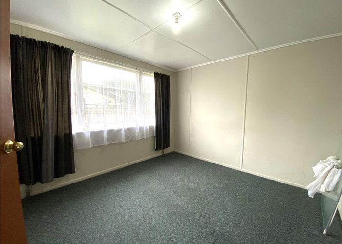  at 13 Keeling Road, Henderson, Auckland