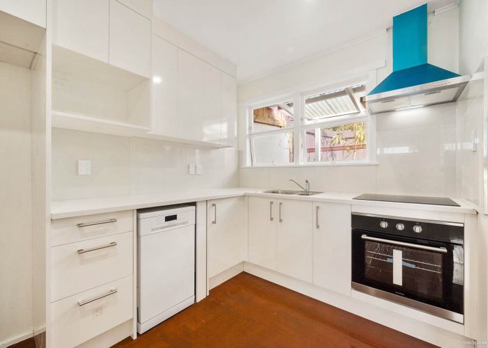  at 3/9 College Road, Northcote, Auckland