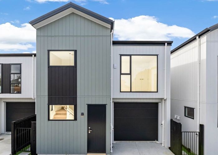  at 10 Serjeant Street, Henderson, Auckland