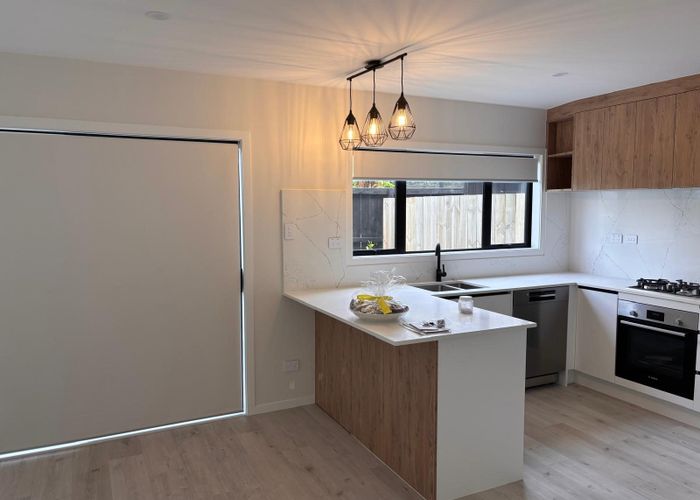  at 33D Patons Road, Howick, Auckland