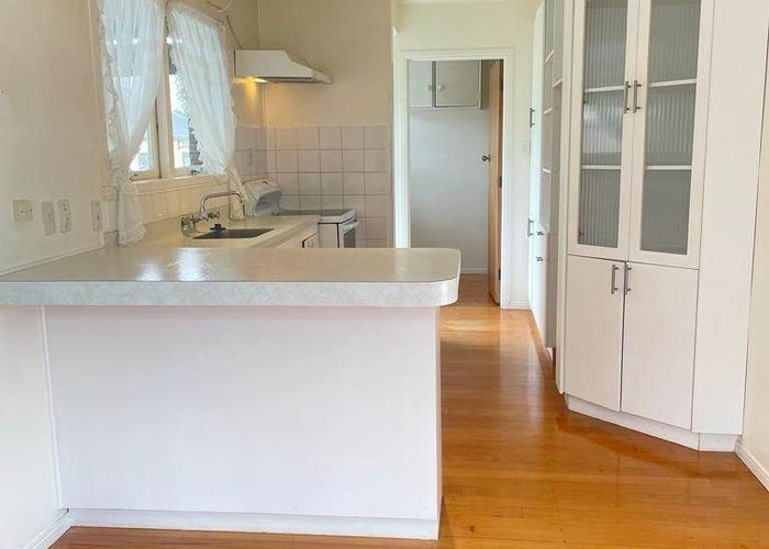  at 16 La Trobe Street, Pakuranga Heights, Manukau City, Auckland