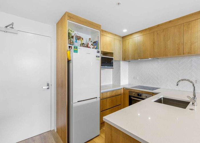 at 305C/553 Glenfield Road, Glenfield, North Shore City, Auckland
