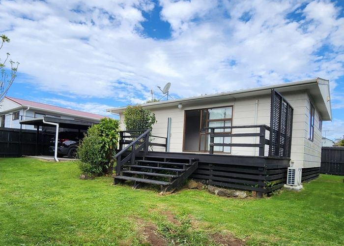  at 2/16 Saint Lukes Road, Mount Albert, Auckland City, Auckland