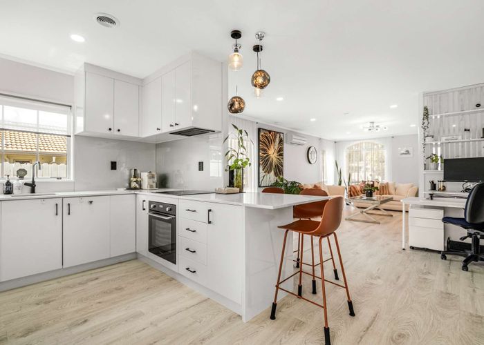  at 52 Riverton Drive, Randwick Park, Manukau City, Auckland