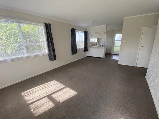  at 2/27 Mataroa Road, Mount Wellington, Auckland