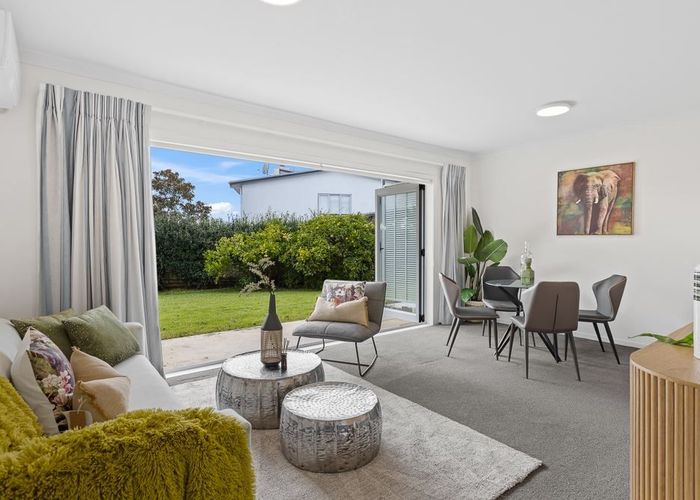  at 2/133 Shakespeare Road, Milford, Auckland