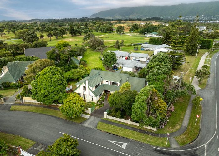  at 2 Lavinia Grove, Waikanae Beach, Kapiti Coast, Wellington