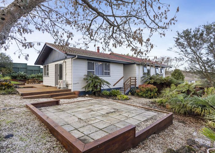  at 20 Newham Place, Henderson, Waitakere City, Auckland