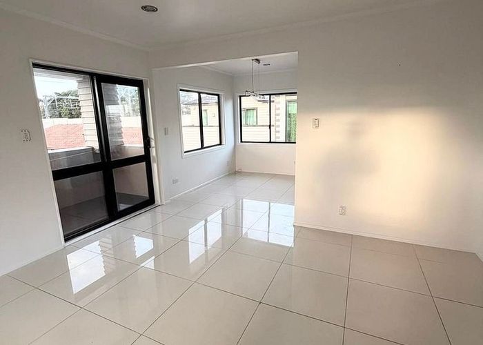  at 38 Kenderdine Road, Papatoetoe, Manukau City, Auckland