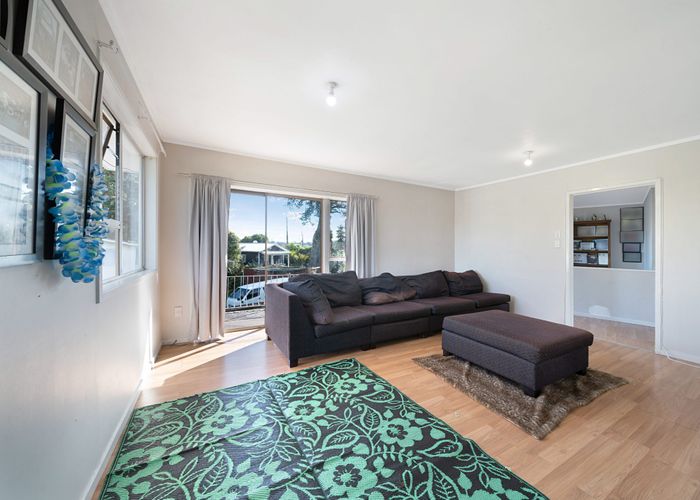  at 381 Triangle Road, Henderson, Auckland