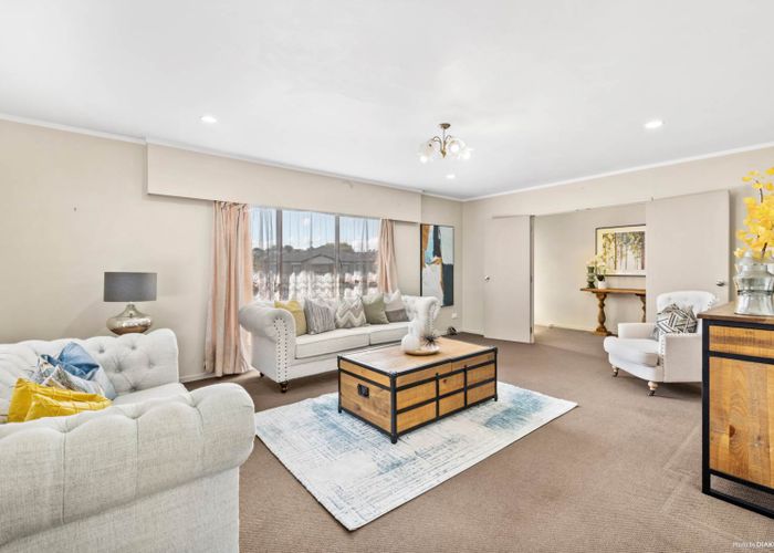  at 2 Kyeemagh Street, Botany Downs, Auckland