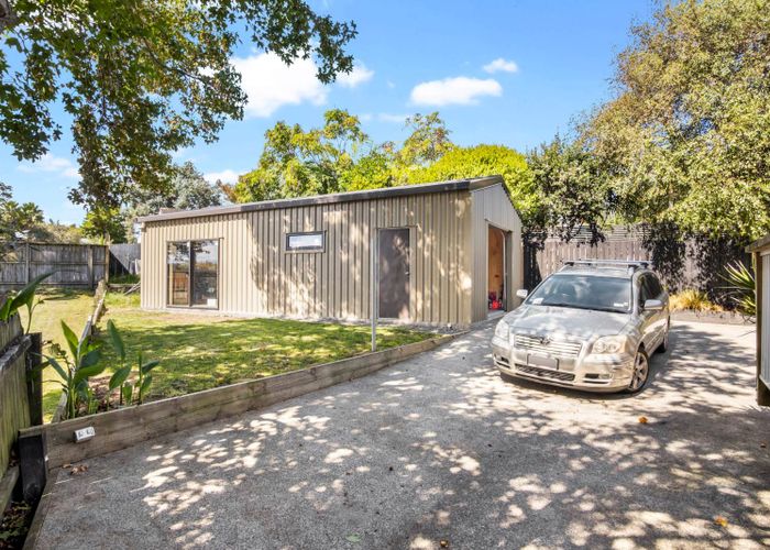  at 1/22 Weatherly Road, Torbay, Auckland