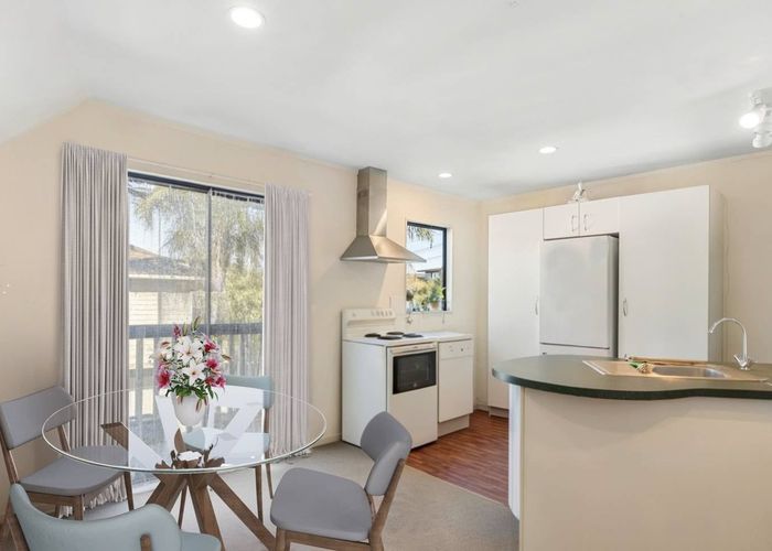  at 799A Beach Road, Browns Bay, North Shore City, Auckland