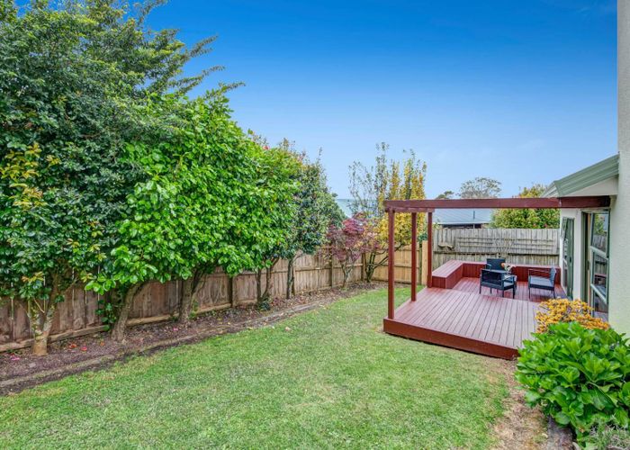  at 2/11 Bronzewing Terrace, Unsworth Heights, Auckland