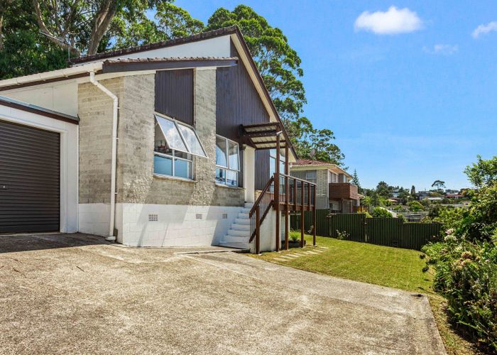  at 2/38 Ravenwood Drive, Forrest Hill, Auckland