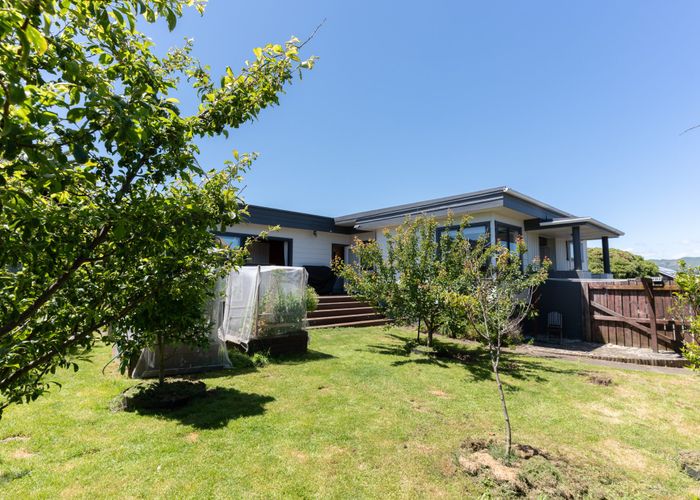  at 40 Kapiti Crescent, Titahi Bay, Porirua