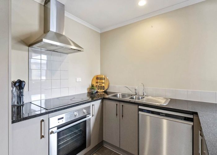  at 21 Anna Lane, Glen Eden, Auckland