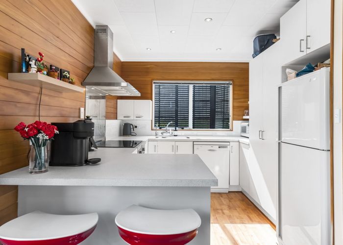  at 2/17 Waipa Street, Birkenhead, Auckland