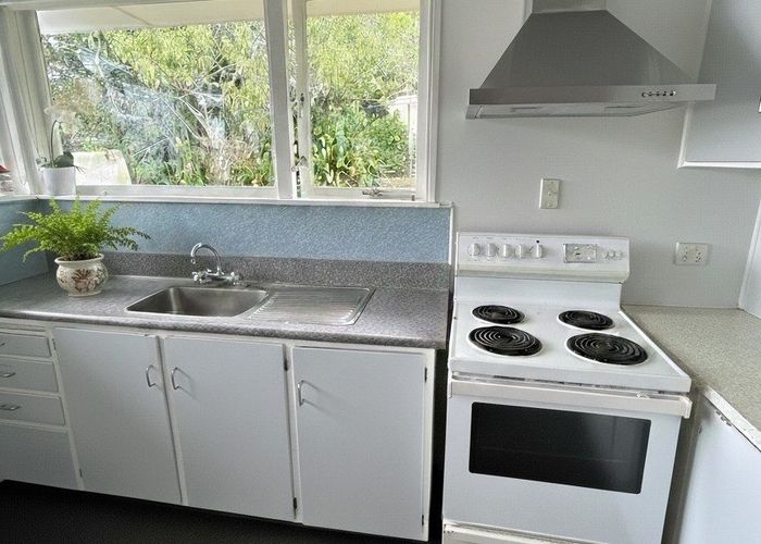  at 2/8 Rawhiti Road, One Tree Hill, Auckland City, Auckland