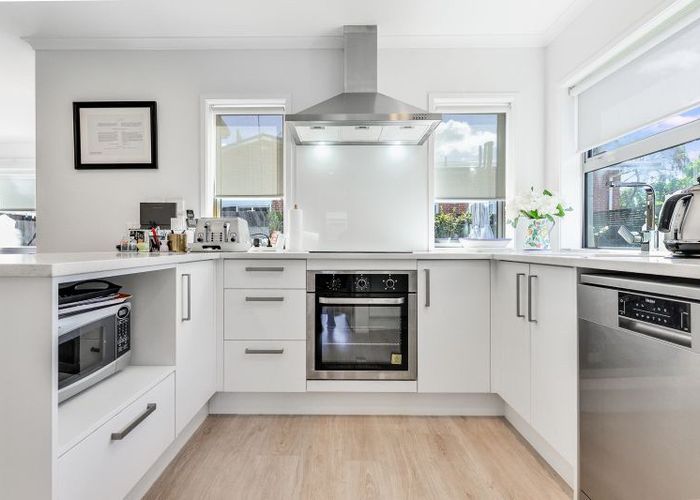  at 2/28 Garnett Avenue, Forest Lake, Hamilton, Waikato