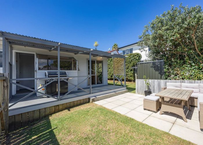  at 2/11 Longreach Drive, Sunnyvale, Waitakere City, Auckland