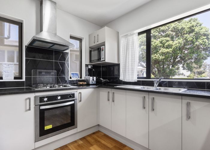  at 5 Kirton Crescent, Manurewa, Auckland
