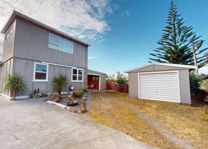  at 165 Kahukura Avenue, Waitarere Beach, Levin