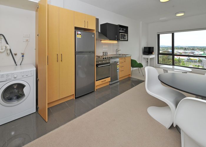  at 402/17 Putney Way, Manukau, Manukau City, Auckland
