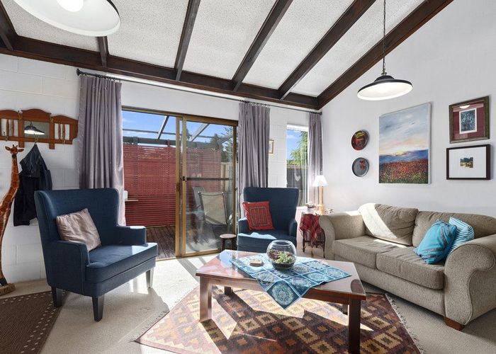  at 1/6 Bronwyn Place, Torbay, Auckland