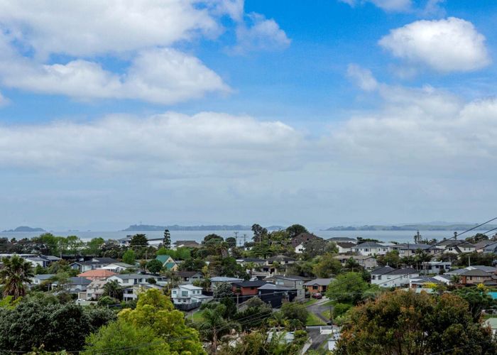  at 1 Phillipa Place, Browns Bay, North Shore City, Auckland